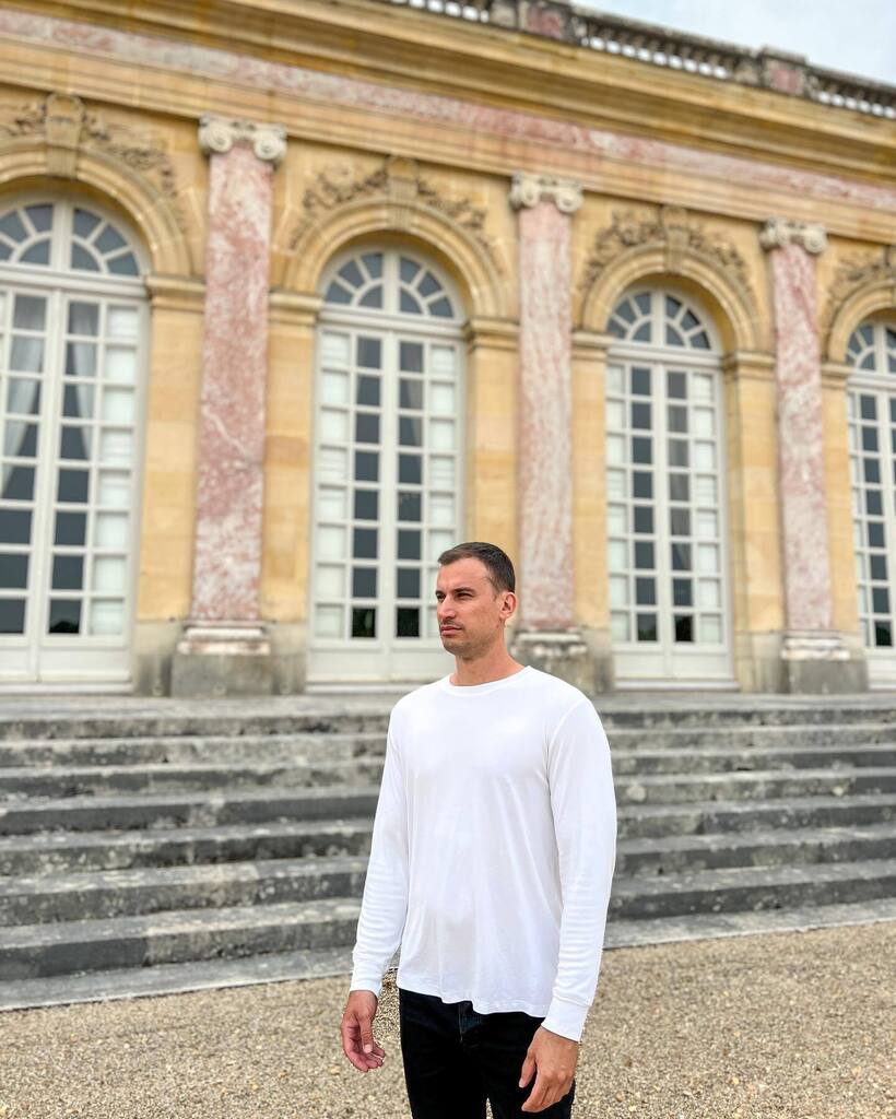 The Grand Trianon, Versailles #TBT 🤴🏻🖤🖤 —————————————————————⁣ #france #paris #chateaudeversailles #versaillespalace #palaceofversailles #louisxiv #marieantoinette #igersversailles #versaillesgardens #chateau #versaillesforever #versa… instagr.am/p/CgkAmpmg7Ey/