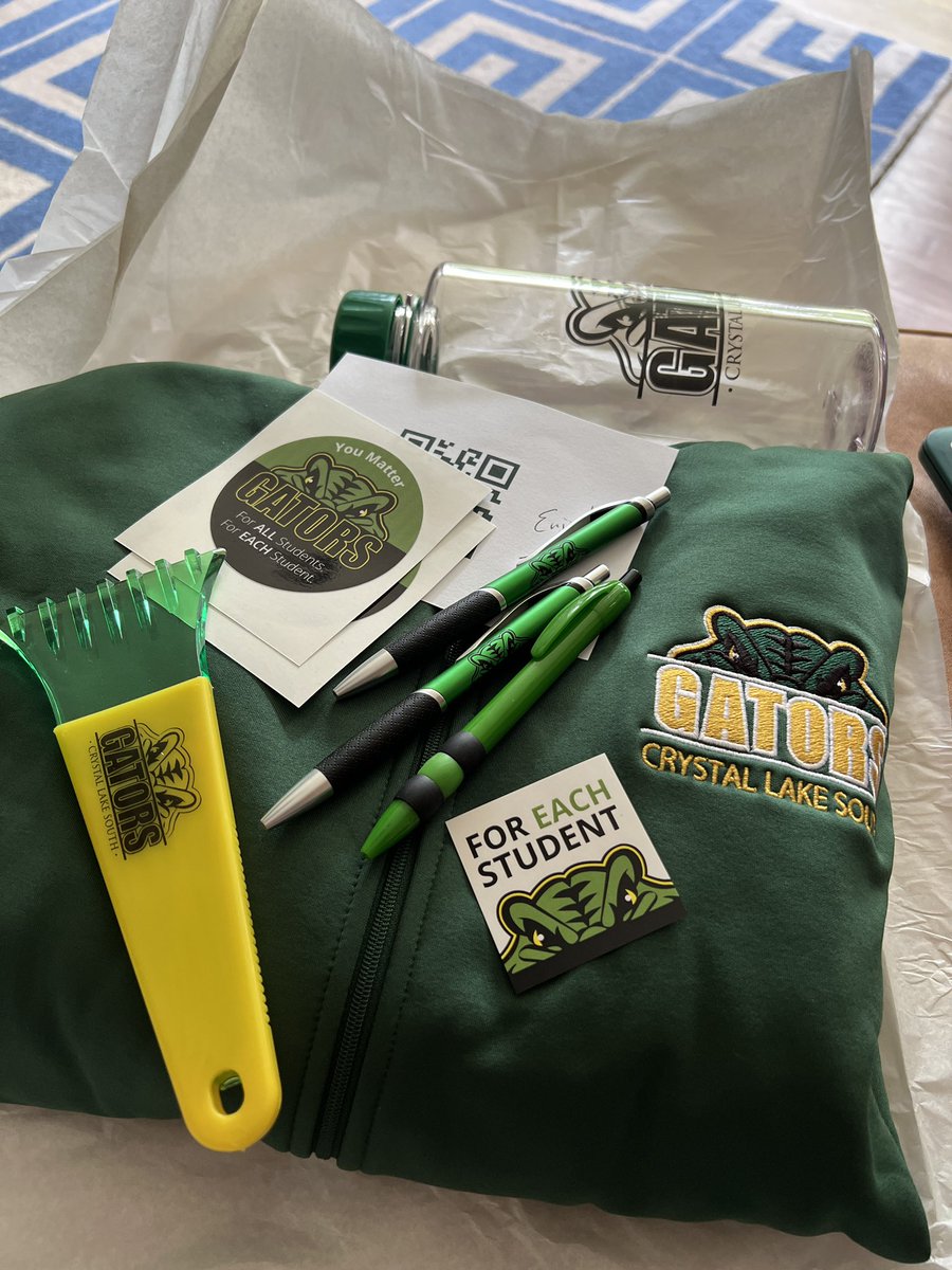 Wow CLS! What a way to make a girl who bleeds blue feel welcome! <a href="/CLSRatliff/">Lori Ratliff</a> <a href="/joshuatnobilio/">Joshua T Nobilio</a>  <a href="/CHSD155/">CHSD155</a> #amiagrojannow