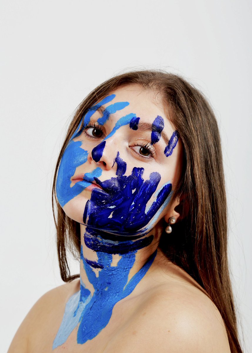 RyanHesketh1's tweet photo. Thought I’d post so of my shots from a shoot recently, I haven’t ever used paint in a photoshoot before 😳 #photography #photo #studio #art https://t.co/lR610tWWIw