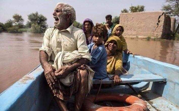 iamemran_'s tweet photo. ہائے یہ پریشان اور مایوس کن چہرہ یہاں کے عوامی نمائندوں اور حکومت کے چہرے پر ایک زور دار تھپڑ سے کم نہیں؟؟ مسٹر چیئرمین صاحب کیا حساب دے سکتے ہیں ایسے ہزاروں معصوم اور پریشان کن چہروں کا؟؟
اللہ ہو اکبر 😥
@AQuddusBizenjo @HamidMirPAK
@zehri_muqadas
#خاموش_انتظامیہ_ڈوبتا_بلوچستان https://t.co/2jselV41yw