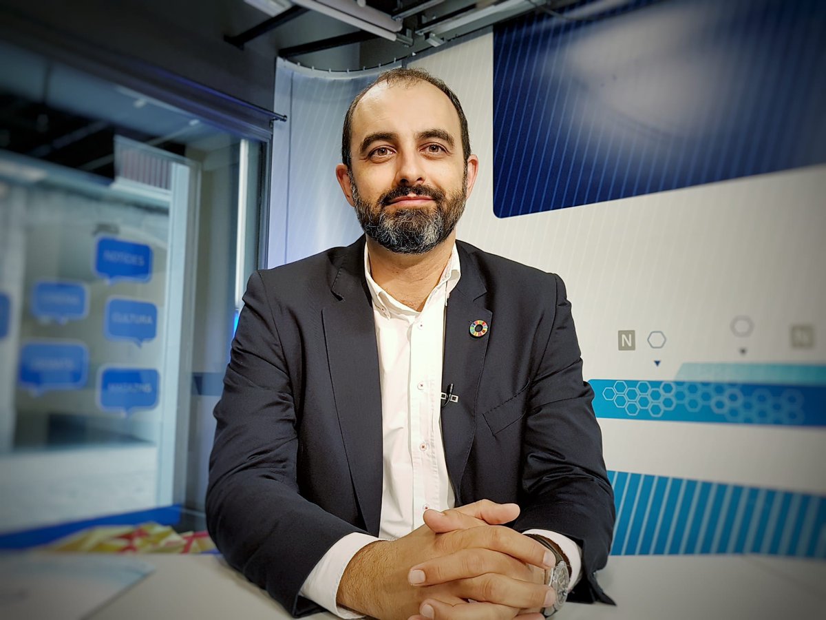tvgirona's tweet image. A les 20:30h a l'#ENTREVISTA 🎙️

Parlarem a Xavier Amores, director del clúster de l'aigua de Catalunya. Coneixerem aquesta entitat que agrupa empreses de servei d'aigua, fabricants i centres de recerca. @CatalanWaterP