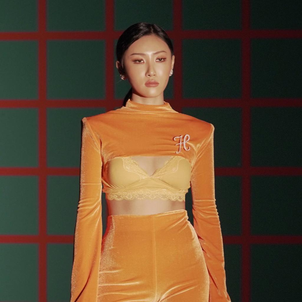 holy_hwasa's tweet photo. Hwasa 'Twit' https://t.co/g6ZNHf63pK