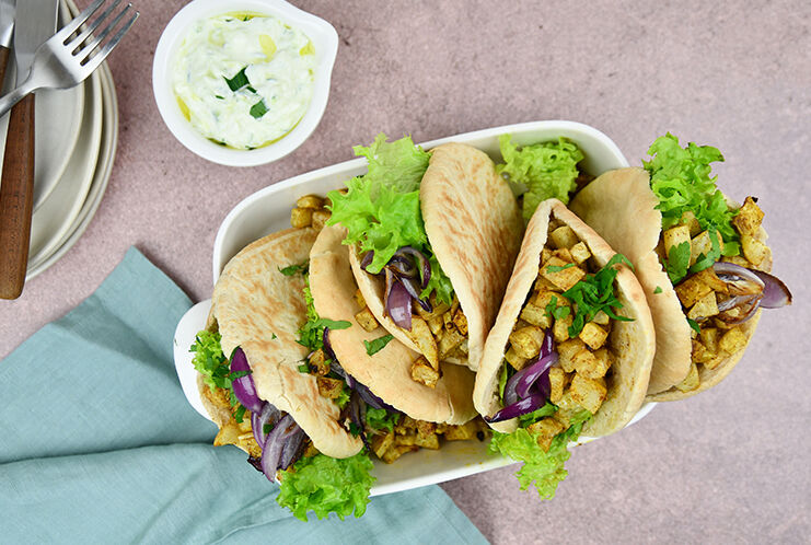 ekomenu's tweet image. Wel eens shoarma gemaakt van knolselderij? Zo doe je dat! 😃
bit.ly/3RPLrhs