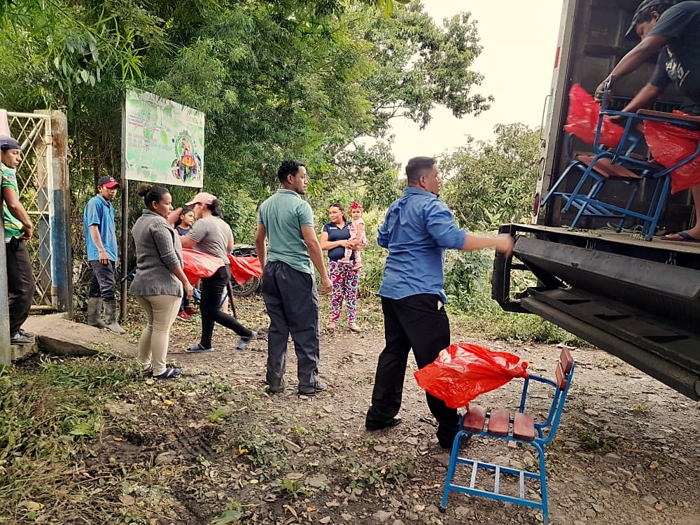 Entrega de pupitres nuevos a Centros Educativos del municipio de Jinotega.
#Nicaragua 
#4319FuerzaDeVictorias