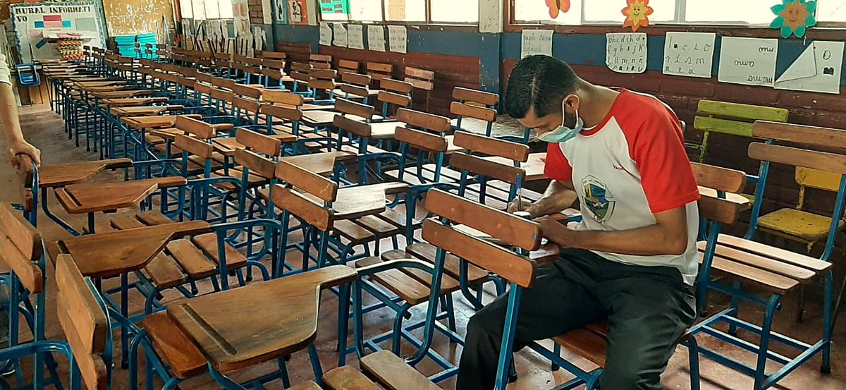 de_jinotega's tweet photo. Entrega de pupitres nuevos a Centros Educativos del municipio de Jinotega.
#Nicaragua 
#4319FuerzaDeVictorias https://t.co/UklLupaDPc