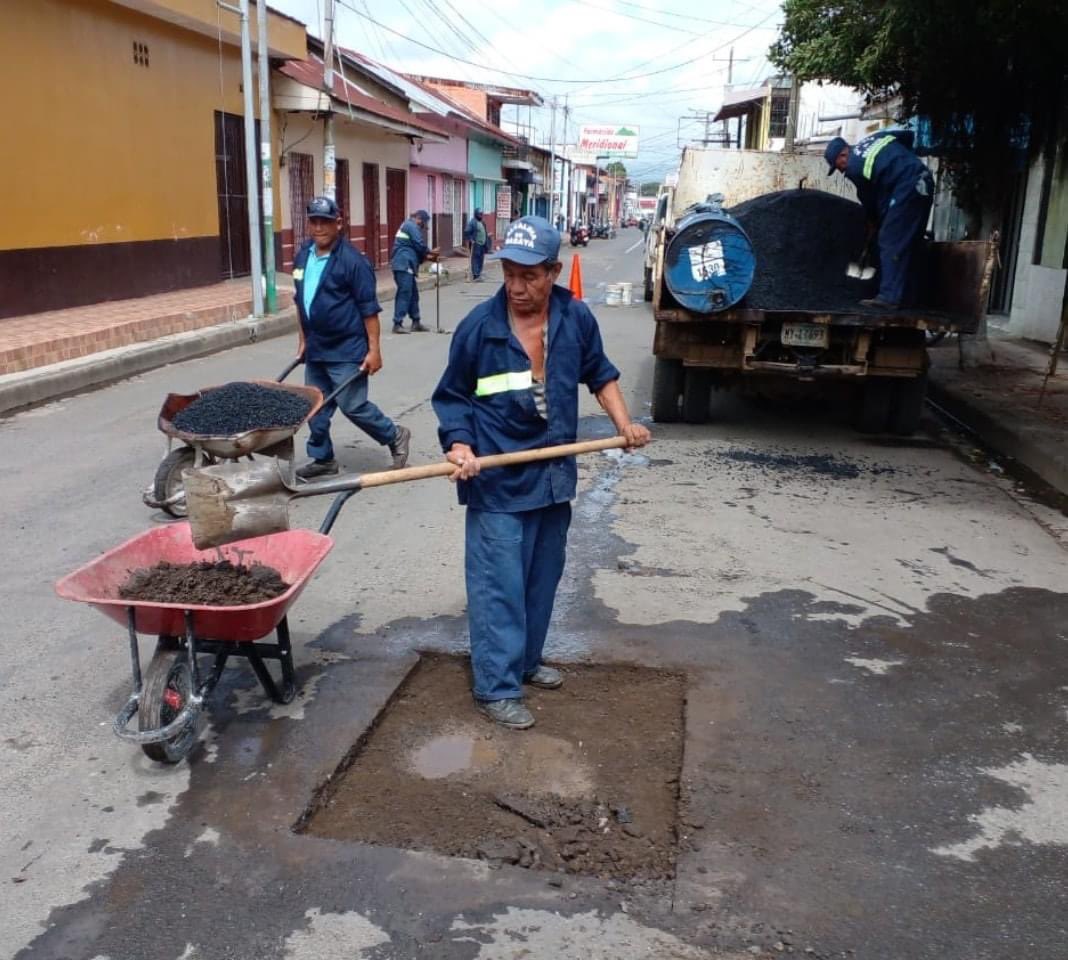 Plomo19792's tweet photo. #Nicaragua

Alcaldía de Masaya realiza bacheo asfáltico de diferentes calles.

#4319FuerzaDeVictorias

@lavozsandinista @VivaNicaragua13 @el19digital @Canal2Nicaragua @INIFOM2021 @nuevaya https://t.co/ZPhsLQgJL1