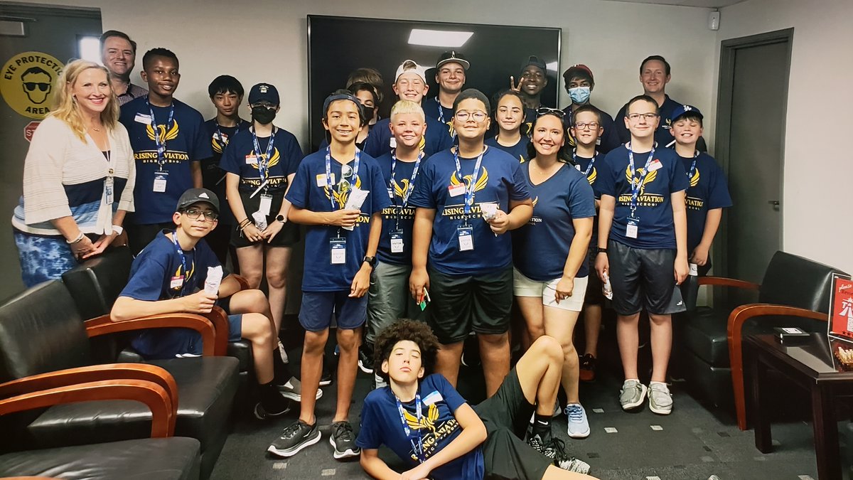 RBR_MX's tweet photo. We had the pleasure of hosting Rising Aviation High School students at our hangar the other day. We are excited to see what the future holds for these young aviation enthusiast!
#RisingAviationHighSchool #Aviation #BizAv #DallasLoveField #RBR #RBRAviation https://t.co/VyZ19UNXkR