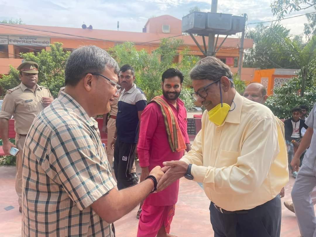 <a href="/suryapsingh_IAS/">Surya Pratap Singh IAS Rtd.</a> देश के 12 करोड़ गरीब जमाकर्ताओ के खूनपसीने की कमाई को हड़पने वाला #सहारा के दूसरे नम्बर के अधिकारी O P श्रीवास्त जिस पर सैकड़ो FIR दर्ज है के साथ लखनऊ पुलिस कमिश्नर DK ठाकुर,अब पीड़ित कैसे न्यायकी उम्मीद करे ?<a href="/myogiadityanath/">Yogi Adityanath</a>
 <a href="/UNHumanRights/">UN Human Rights</a> <a href="/pbhushan1/">Prashant Bhushan</a> <a href="/dgpup/">DGP UP</a> 
<a href="/dgpup/">DGP UP</a> 
<a href="/homeupgov/">Home Department, UP</a>