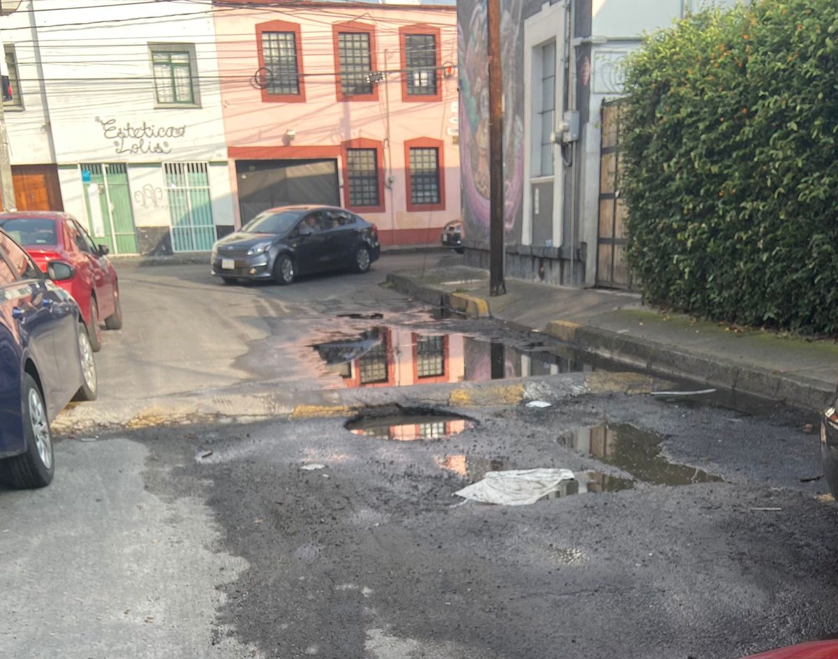 <a href="/Alcaldia_Coy/">Alcaldía de Coyoacán</a>  Agradeceríamos se atendiera  queja de  vecinos en calle Alberto Zamora y calle Tres Cruces.
#VillaCoyoacán  CP 04000  
<a href="/giogutierrezag/">Giovani Gutiérrez</a>
<a href="/obdulioA/">Obdulio Ávila Mayo</a>