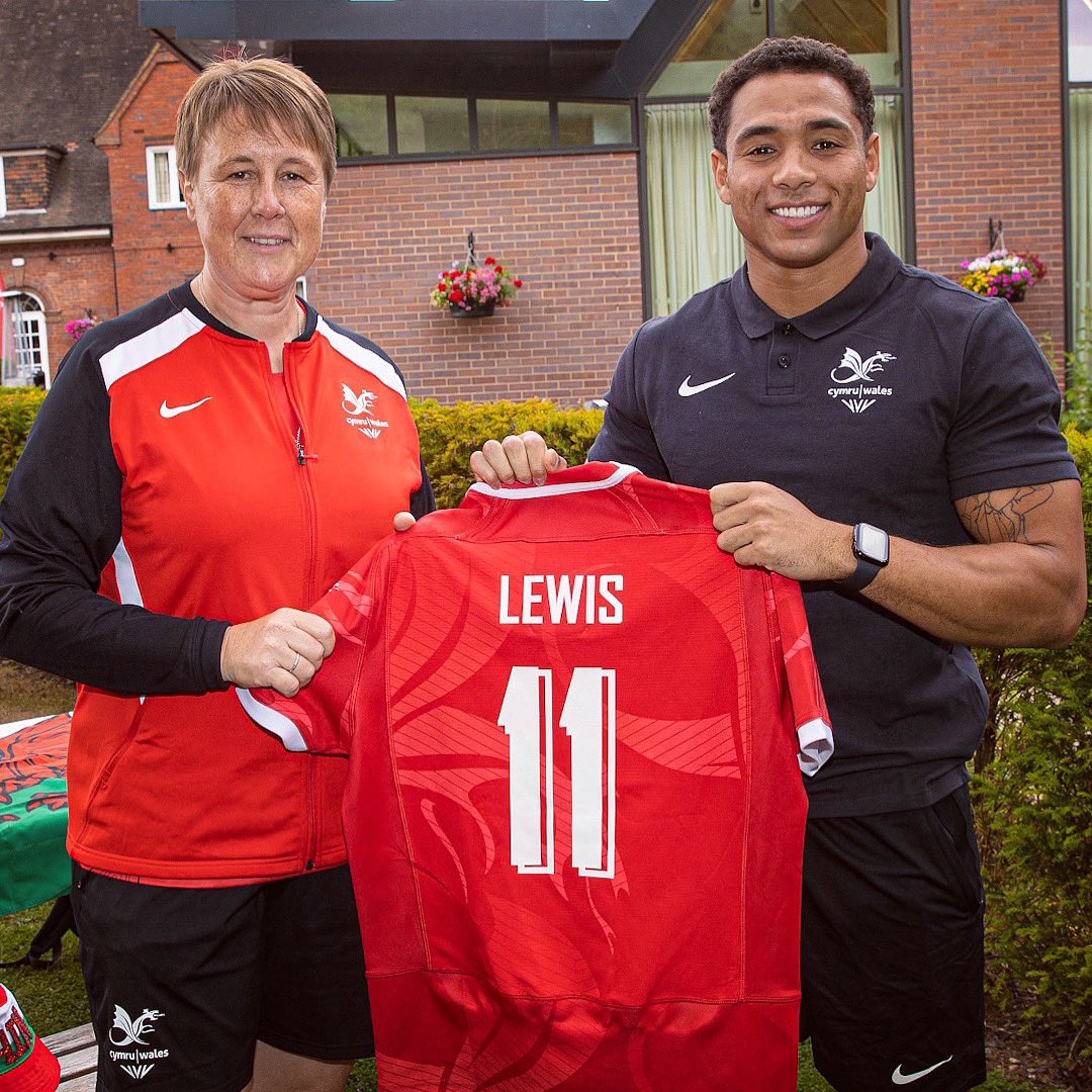 Lloyd Lewis tweet media