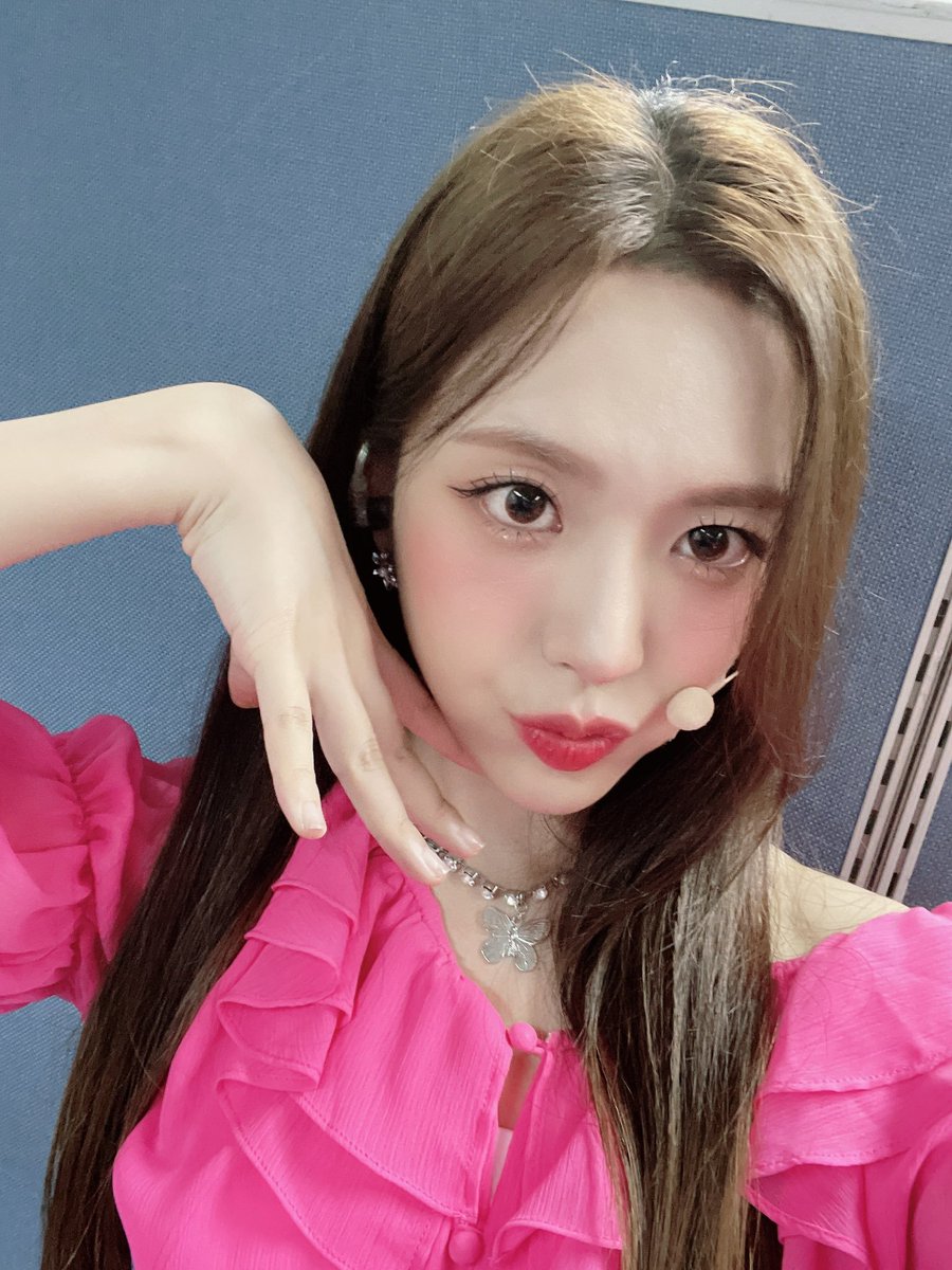 i_lbrasil's tweet photo. 💙||Atualização||💙

 Pessoal, já é a última transmissão de Wanna Know... ㅠㅠㅠㅠ É tão triste 😥😥 Vamos nos ver muitas vezes, então tudo bem?! Pessoal, vocês aguentam ficar sem nos ver??? Promessa 🤙🏻🤙🏻 Alabou 💕💕 -Pink- 🐰🐰

#IRRIS #아이리스 #I_L #아이엘 https://t.co/rE8nSdoXJG