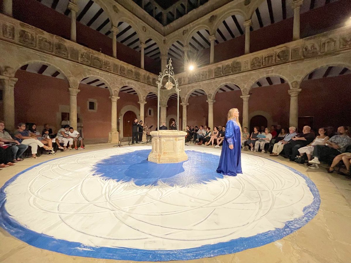 ERoigM's tweet photo. IMPRESSIONANT, BRUTAL el concert del Festival Proto2 als #ReialsCollegis
“Vivo sin vivir en mi, espectacle operístic” a càrrec de la soprano #CeciliaAymí, Francesc Valldecabres i Mireia Andreu
🌹ENHORABONA!
#cultura
#TortosaCultura #ProtoFest #AnyPedrell #TerresdelEbre #Tortosa https://t.co/yWz1DYfW8a