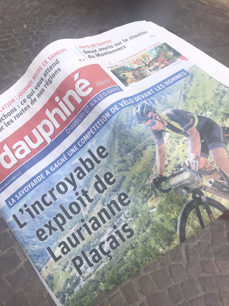 La Une du <a href="/LeDL737401/">Le Dauphiné Libéré Savoie, Haute-Savoie et Ain</a> sur une perf incroyable : la Savoyarde @Lot_of_lo boucle 990km avec 27000m de dénivelé 13h avant son poursuivant, très loin devant tous les autres. 
« Bravo les femmes », comme dirait <a href="/GoZwift/">Zwift</a> 🫢