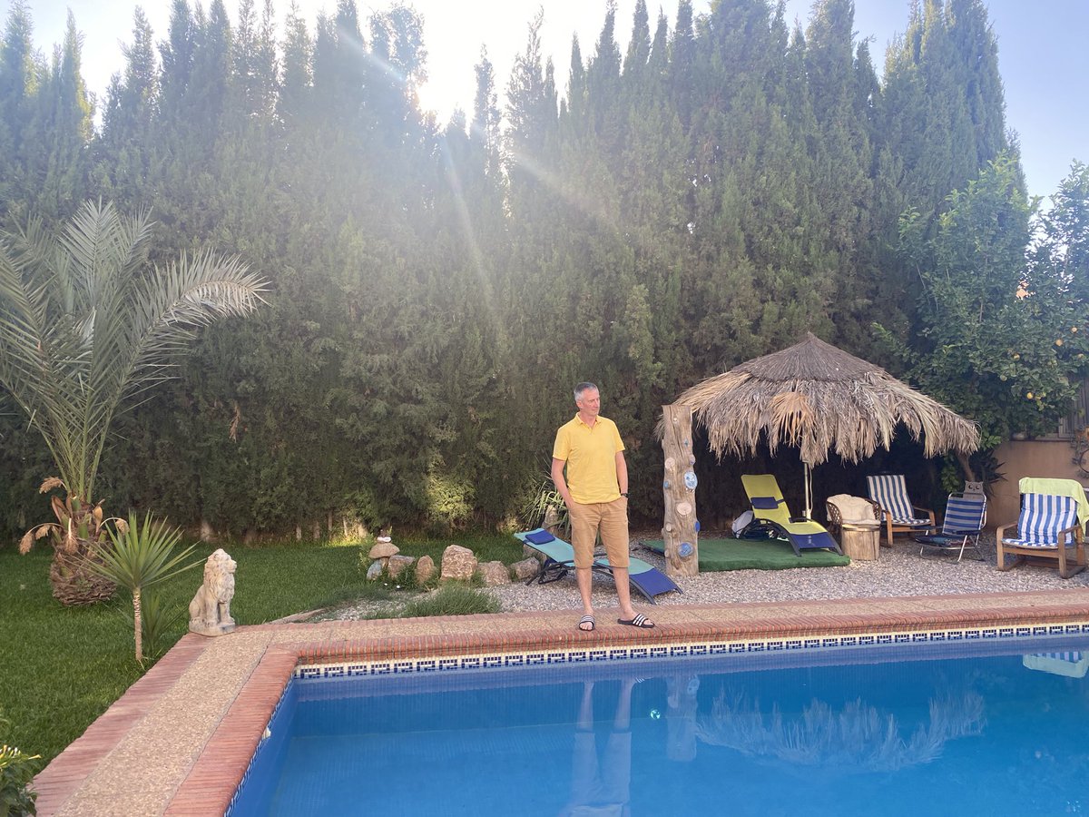 MrMacKenzieVer1's tweet image. Pool picture day  4, smart-ish tonight, out for dinner to celebrate friend’s 40th birthday! #pool #holiday #poolpic