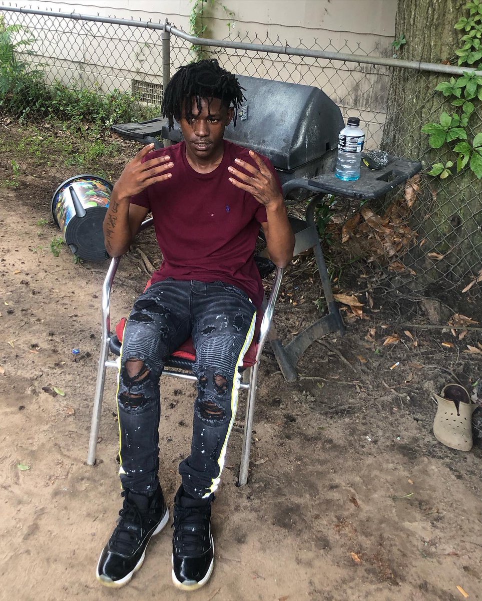 ynla_ThetopOpp's tweet photo. Niggas chasing clout and claiming body’s they ain’t do fr 🦅⚡️ https://t.co/naNfrlB9AZ