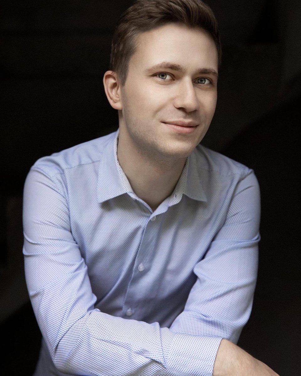 2022 Bronze Medalist Dmytro Choni begins his first tour as a new Cliburn winner next week, with concerts in Spain &amp; Poland. Then he returns to the US mid-August for Oregon's <a href="/sunrivermusic/">Sunriver Music Festival</a>! Full season info here: cliburn.org/dmytro-choni

📷 <a href="/lisamazzucco/">Lisa-Marie Mazzucco</a> 🥰
