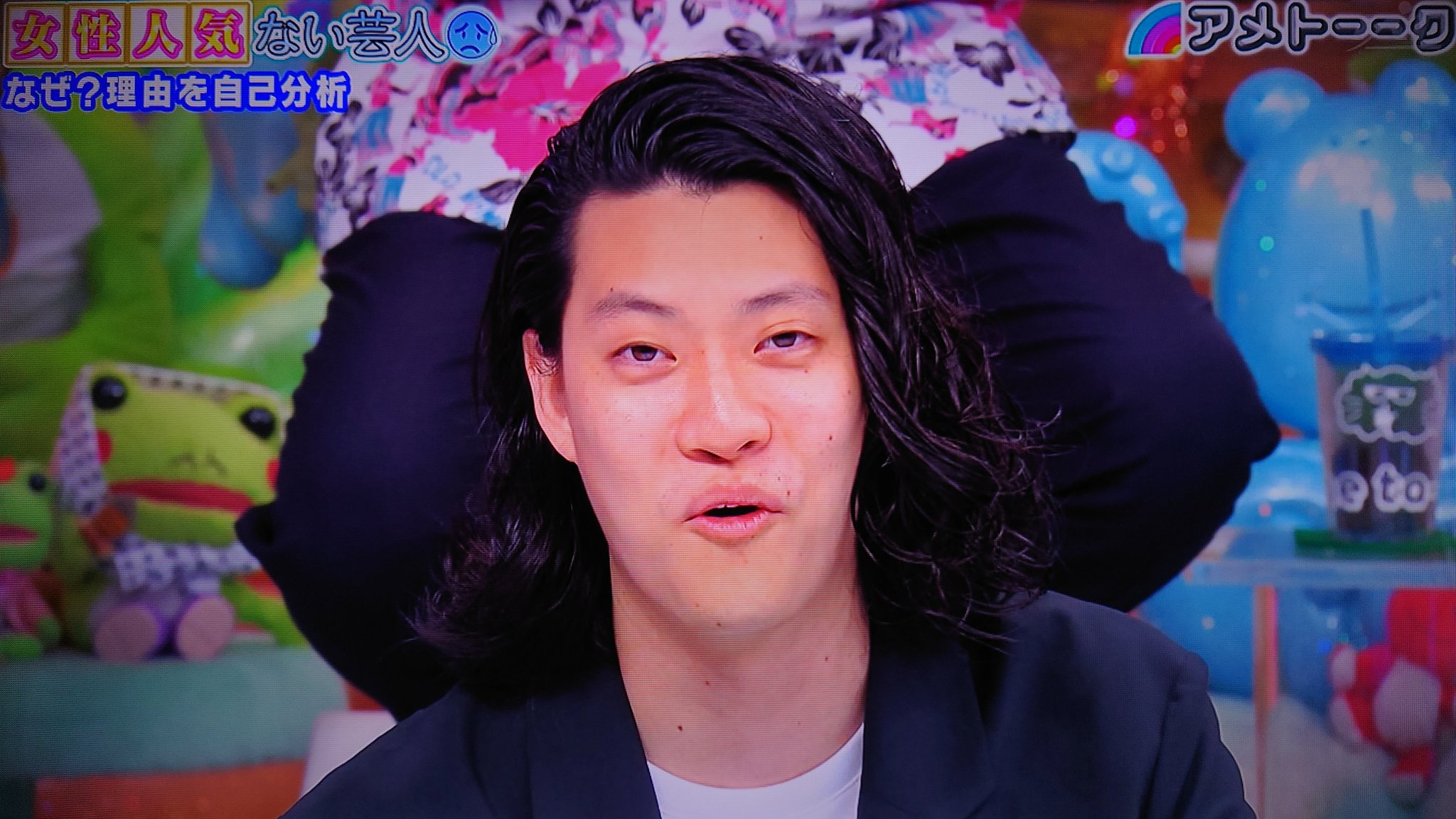 けるっち 若手の頃は衣装がルパン三世だったり スプーンに写った小栗旬とイジられていた粗品さんですが 今は髪型が今の紳助さんだそう T Co Qtgrzgjkpx Twitter