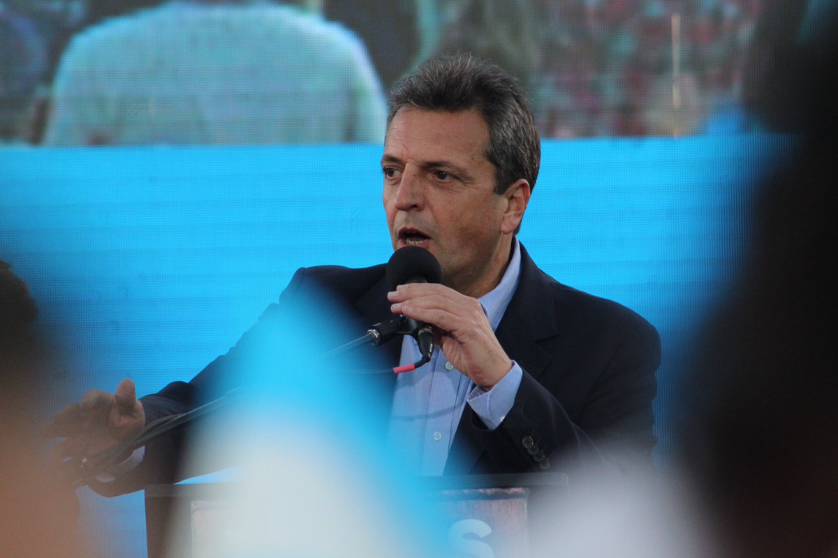 Debogalan's tweet photo. En la adversidad y, en momentos difíciles, Argentina tiene la capacidad de ponerse de pie con representantes que encarnen valores y convicciones profundas, vocación de trabajo y consenso. Sin ninguna duda @SergioMassa encarna todas y cada una de esas cualidades. 🇦🇷❤️ https://t.co/6EVZMaeVHs