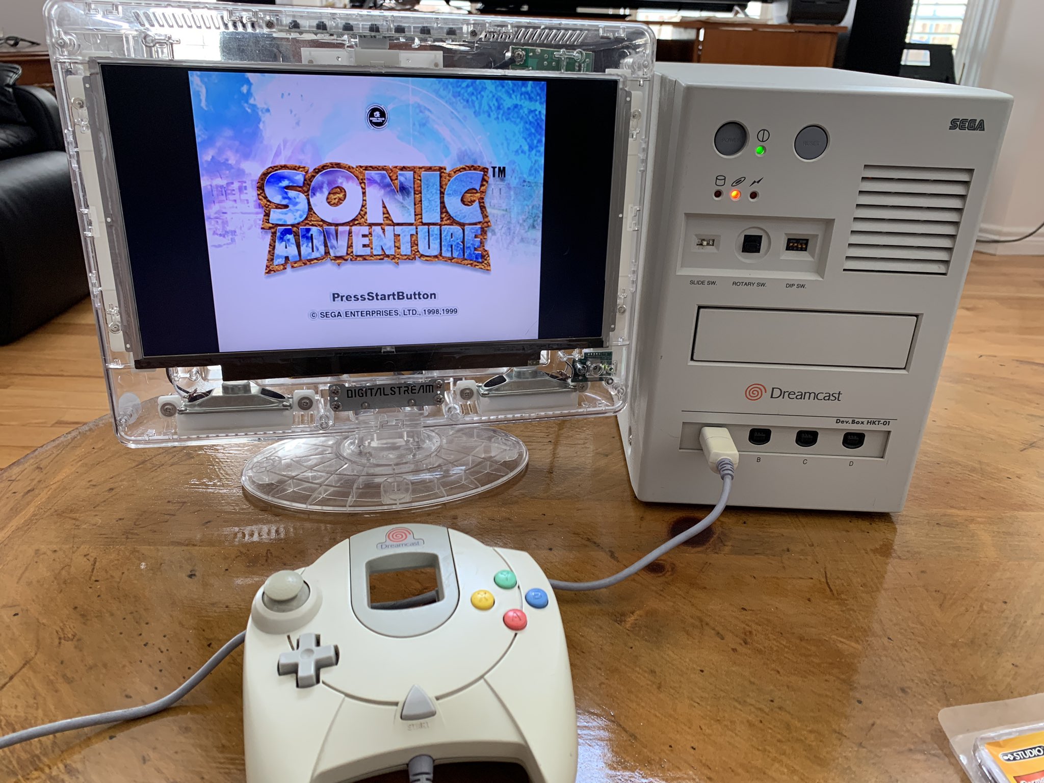 Got a DC Tsunaident 123 adapter from Japan, now I can finally play  dreamcast with the virtua stick pro HSS-0130 : r/dreamcast