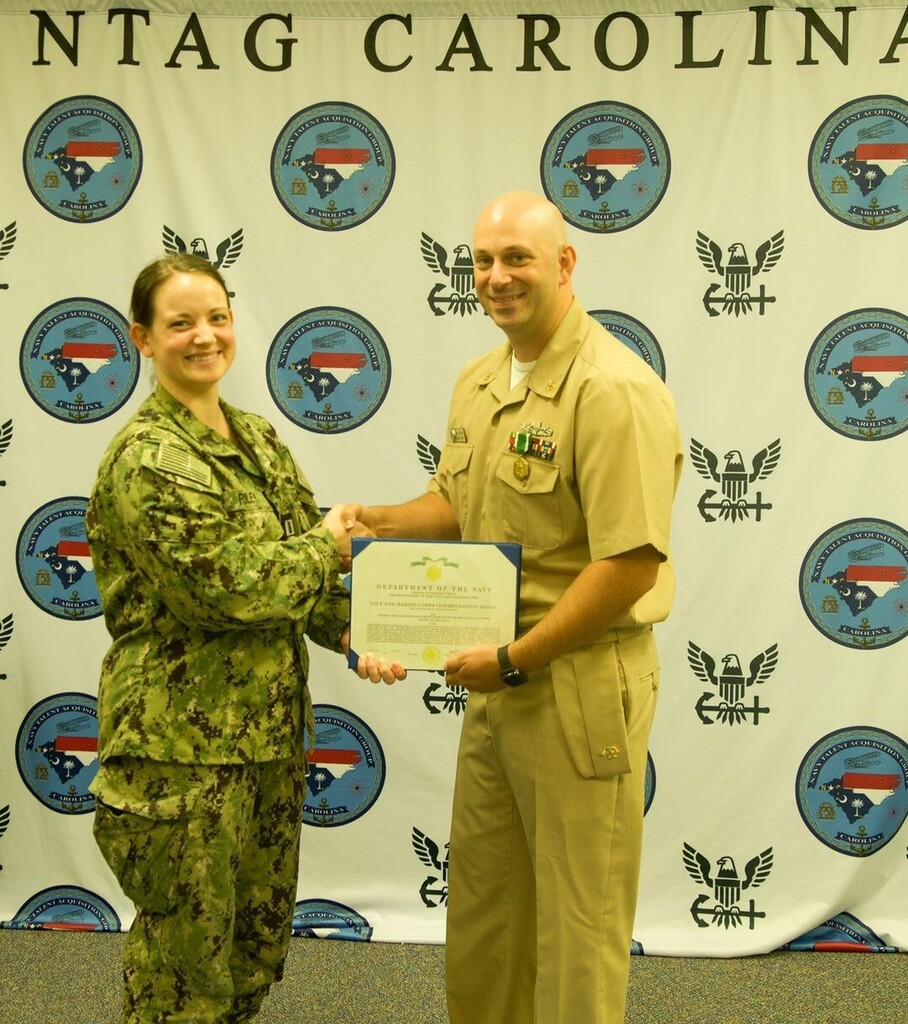 NtagCarolina's tweet photo. Congratulations to EMCS Tarl Lawson on receiving his Navy and Marine Corps Commendation Medal. He went above and beyond to be named recruiter of the quarter and recruiter of the month.Thank you for your hard work and dedication sailor #hooyah 👏👏👏⚓️🇺🇸… https://t.co/u7ODKxX3ET https://t.co/bXrlShQr4z
