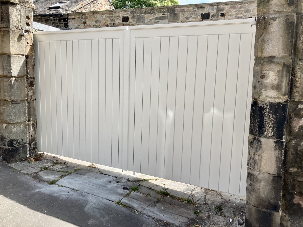 AESScotlandLtd's tweet image. AES recently installed a stunning set of white Idigbo manual wooden driveway gates in Edinburgh.
 ‍‍‍‍‍‍ ‍‍ ‍‍‍‍‍‍ ‍
aes-scotland.co.uk 
enquiries@aes-scotland.co.uk
#aesscotlandltd
 ‍‍‍‍‍‍ ‍‍
#manualgates #woodengates #drivewaygates #idigbogates #gates #woodengatesedinburgh