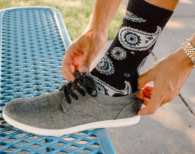 ExecSocks's tweet photo. When was the last time someone complimented your socks? Might be time for an upgrade... 😉⁠
⁠
#mensstyle #suitstyle #mensfashion #socks #funsocks #statementsocks #zaramenmag #ootdmen #guyswithstyle #summeroutfits #menscasualwear https://t.co/8hDCLOmWig