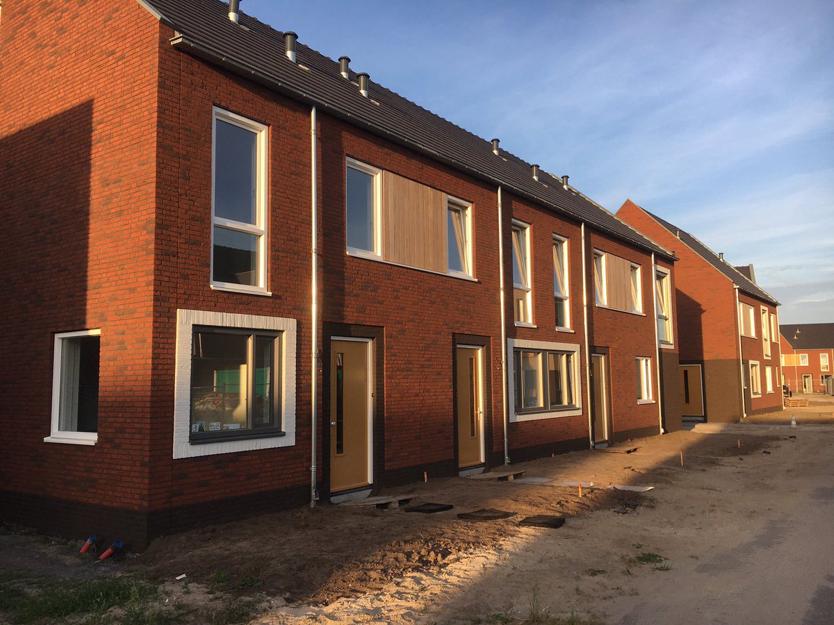 Deze week fase 2 ook opgeleverd project 35 woningen Cluster IV Venray. Tot aan de vakantie 12 vd 35 🔑 overhandigd. Kopers tevreden Bouwmij Janssen tevreden <a href="/BouwmijJanssen/">Bouwmij Janssen</a>