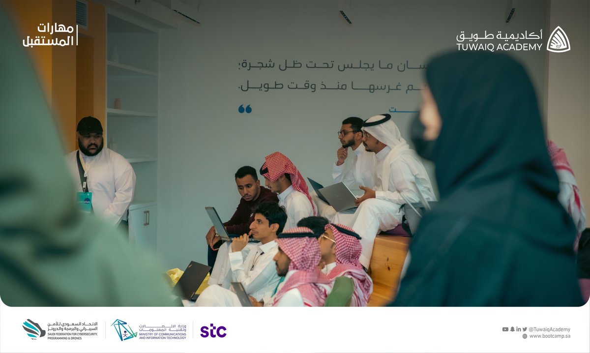 TuwaiqAcademy's tweet photo. طلاب معسكر Python يعرضون ويناقشون مشاريعهم التطبيقية في #أكاديمية_طويق بالرياض. https://t.co/WvUzESx5ck