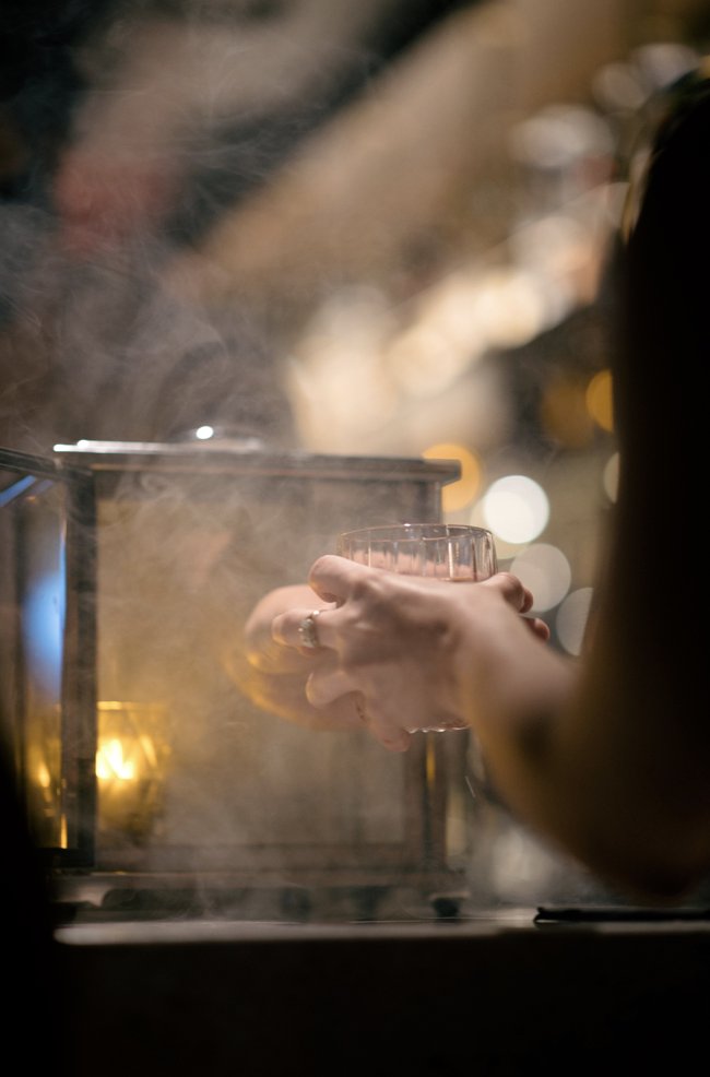 venturaroom's tweet photo. What’s better than a hand-crafted cocktail? A SMOKED hand-crafted cocktail – Come join us for dinner and a show…A cocktail experience of a lifetime. 💨 🥃 #VenturaRoom

📷 Cocktail in photo: By The Fire https://t.co/B1PEKVXrfH