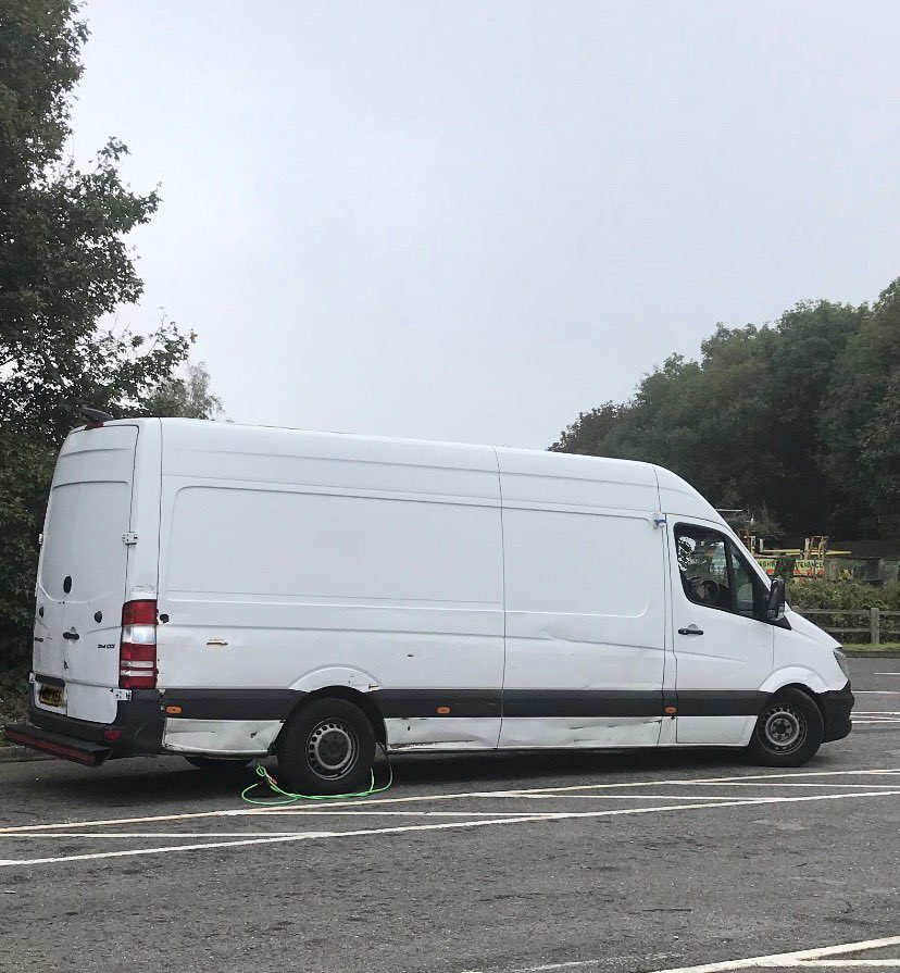 A van operator was fined £9270 &amp; driver £998.60 at #Bristol Magistrates Court🛑
The company overloaded a van, instead of using a HGV to transport a heavy load⚖️
The 3500kg van was fitted with modified suspension,attempting to hide excess weight,it weighed 5260kg (51%)overloaded🚫