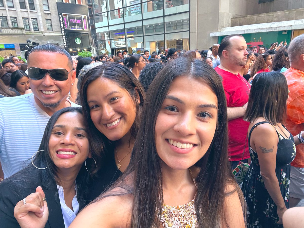 Took a spontaneous day trip with my cousins to New York last weekend, attend the concert at the TODAY SHOW and tour around the city!