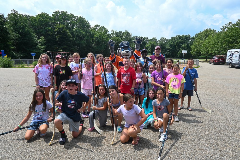 Thank you Holden Parks & Rec for another great day of #TRAXfit @Trax_RailersHC brought @FranklinSports sticks, nets and came ready to PLAY 🏒 #AllAboutTheW | #RailersHC | #Worcester