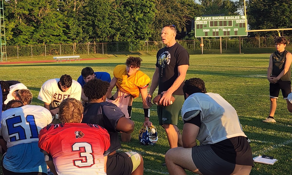 The 46th Annual Kensington Lions Club Senior Football Game is taking place tomorrow night <a href="/bscathletics/">Buffalo State Athletics</a> 

Here is a preview of the South Team coached by @Dan_Weather_Man 

wnyathletics.com/south-team-fil…

<a href="/TrenchTrophy/">Trench Trophy 🏈</a>
<a href="/MonsignorMartin/">Pete Schneider</a> <a href="/SectionVI/">Section VI</a> <a href="/lionsclubs/">Lions International</a>