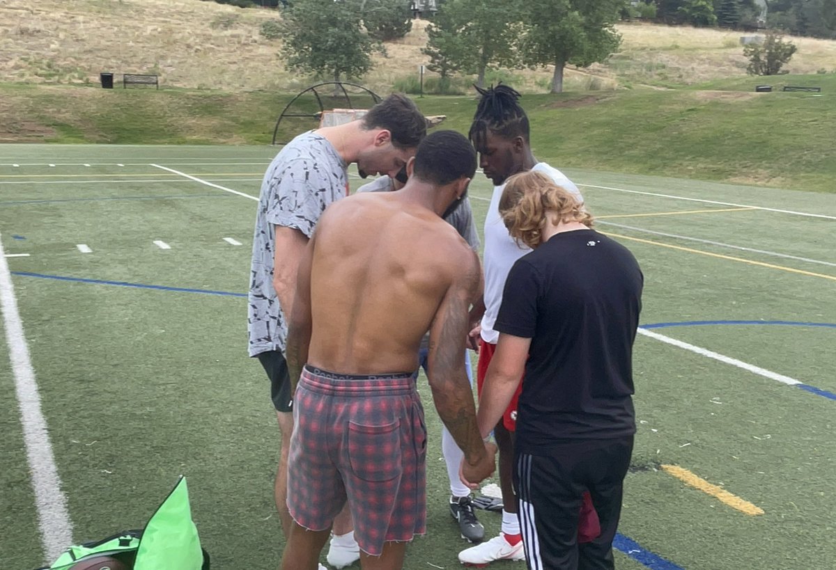 I’m truly blessed to have these opportunities and train with the best! NFL star Hunter Sharp, Paxton Lynch and Breon Michel! Always Grinding! <a href="/breonm10/">Breon Michel †</a> <a href="/PaxtonLynch/">Paxton Lynch</a> @lionheartpbra @coachwrightcoc <a href="/6starfootballMO/">Six Star Football | MISSOURI</a> <a href="/TavianTuli/">TavianTuli</a> @SilvaJesiah <a href="/TaiFaavae/">Emmanuel “Tai” Faavae</a> <a href="/MyrenJohnson/">Myren</a> <a href="/Coach_Tuli/">Tino Tuli</a> 🤙🏽
