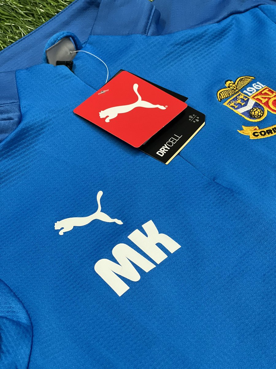 TEAMWEARUK's tweet photo. Great new 1/4 zip mid layer #pumafootball tops for @NptCorries U8’s made with #drycell moisture management fabric. https://t.co/EtXzsJH6Si