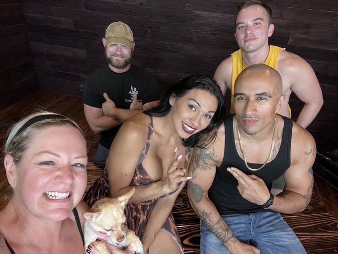 1 pic. Super awesome day on set for @kinkdotcom with superstars @JessyDubai @KingNoire ??? Gawd damn
