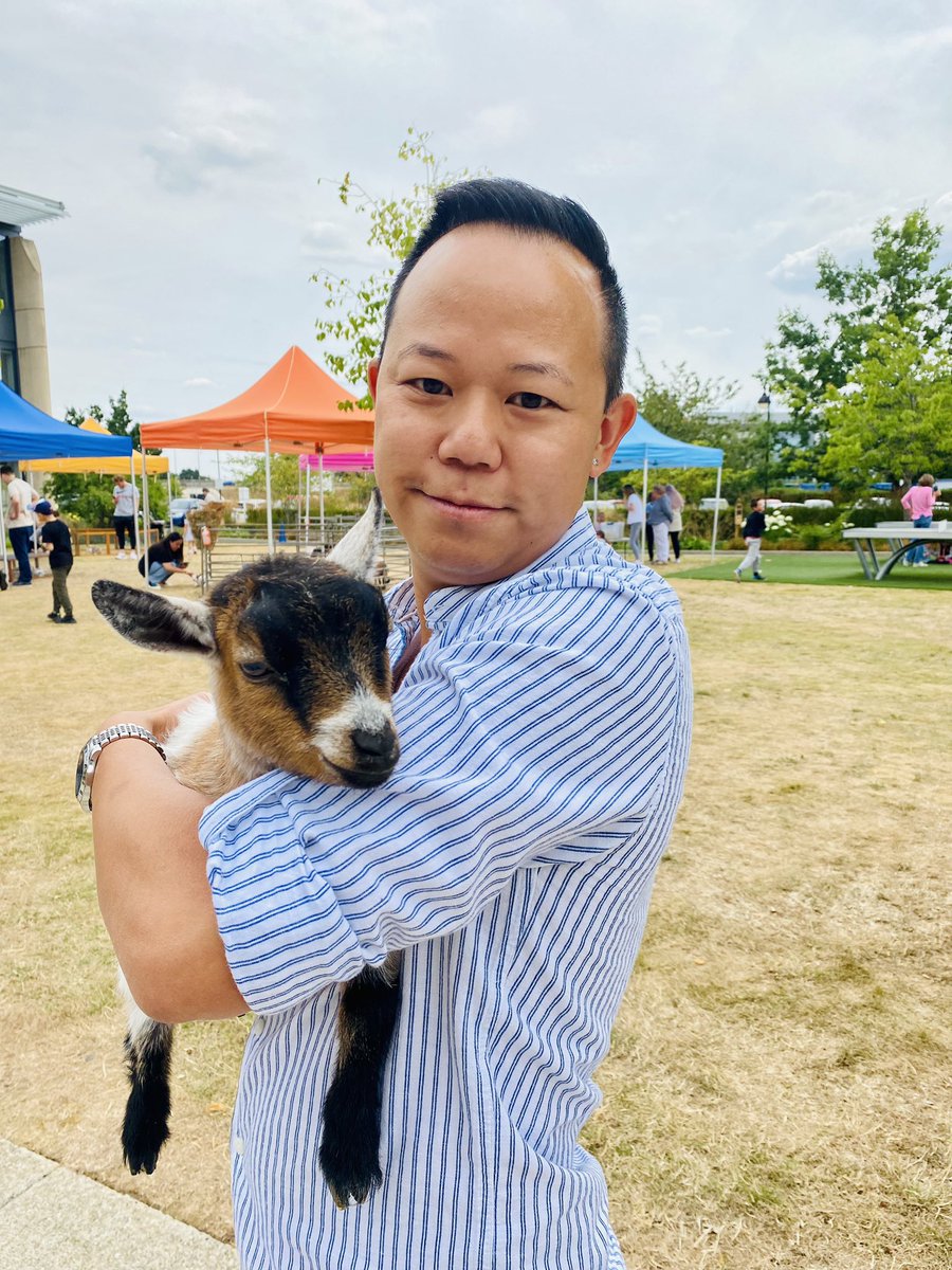 OxfordBusinessPark (@oxford_park) on Twitter photo Introducing YoHan Foong one of our customers who works for <a href="/CR_UK/">Cancer Research UK</a> here <a href="/oxford_park/">OxfordBusinessPark</a> YoHan volunteers for <a href="/didcotfoodbank/">@Didcotfoodbank</a> an Oxfordshire charity which has helped over 2,500 people this year so far. We think you are awesome YoHan! Introducing YoHan Foong one of our customers who works for <a href="/CR_UK/">Cancer Research UK</a> here <a href="/oxford_park/">OxfordBusinessPark</a> YoHan volunteers for <a href="/didcotfoodbank/">@Didcotfoodbank</a> an Oxfordshire charity which has helped over 2,500 people this year so far. We think you are awesome YoHan!