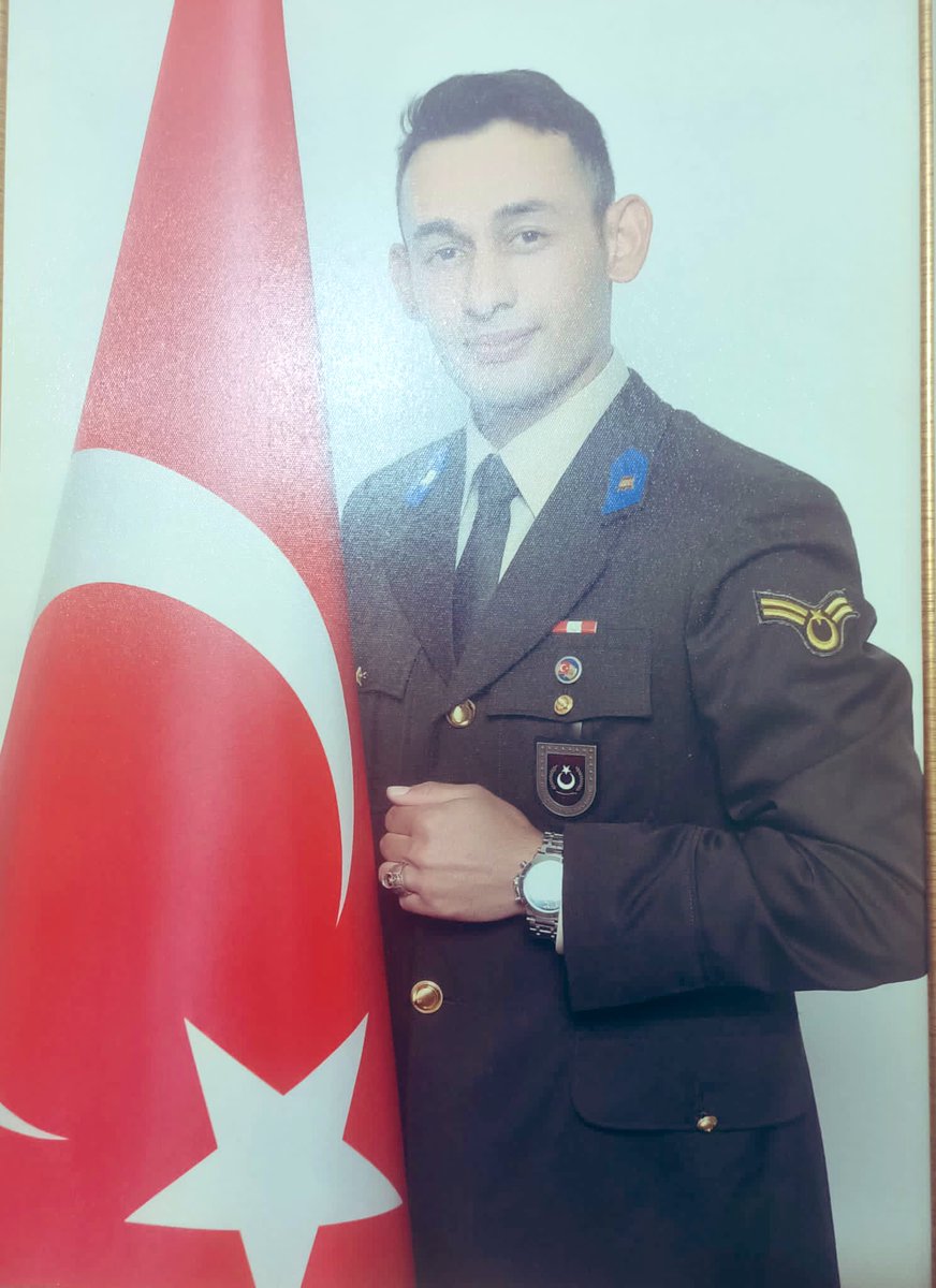 Şehidimiz var Bornova!  Pençe-Kilit operasyon bölgesinde şehit olan Kahraman Askerimiz Astsubay Batuhan Şimşek kardeşimize Allah'tan rahmet, ailesine  sabır diliyorum. Mekanı cennet olsun. Başımız sağ olsun.