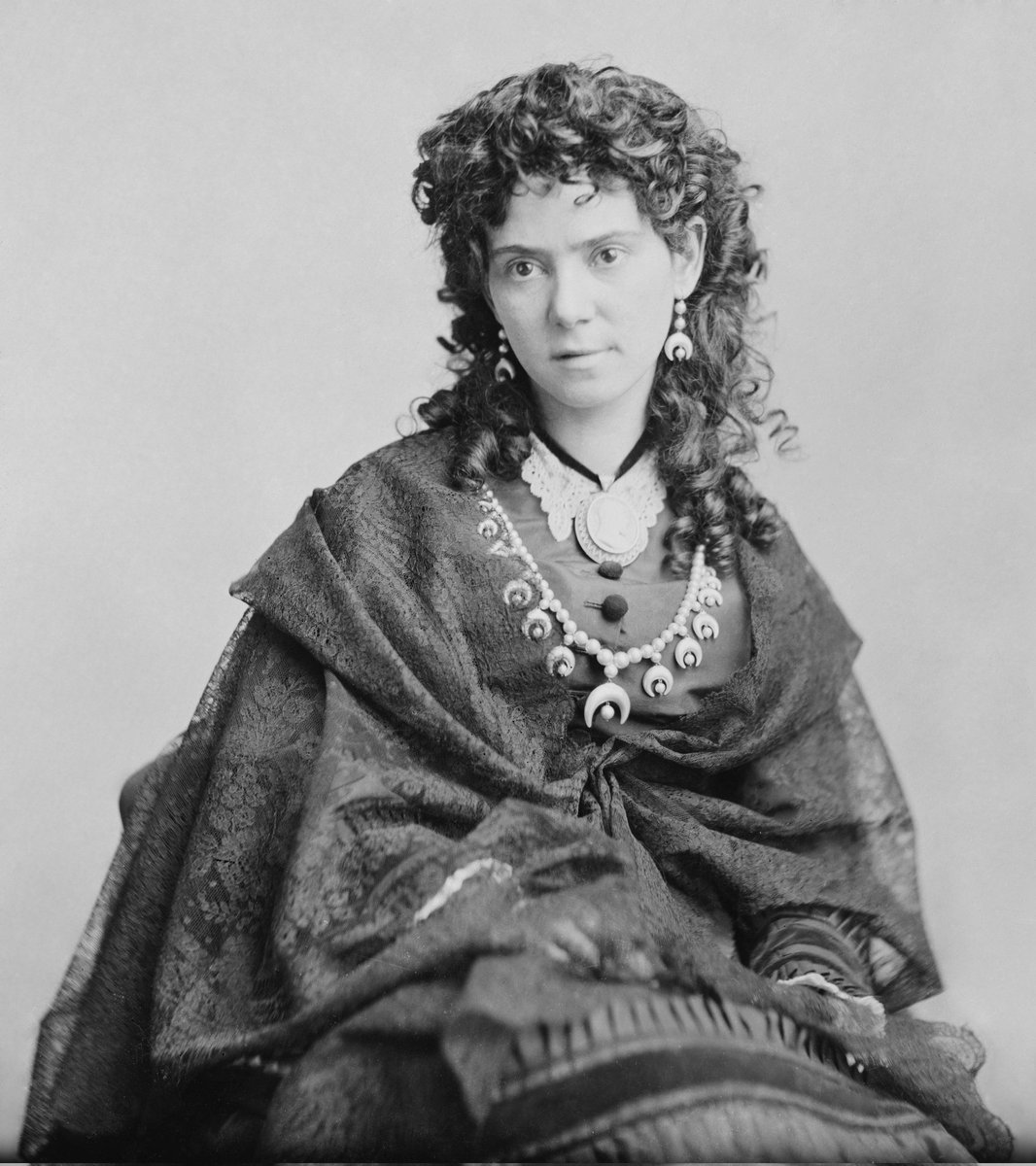 historicalbcox's tweet photo. On this Day in 1866: At the age of 18, Vinnie Ream becomes the first and youngest female artist to receive a commission from the United States government for a statue (of Abraham Lincoln).
#bctooad #instadaily #history #historyinpictures #onthisday https://t.co/4AwA2uBS1A