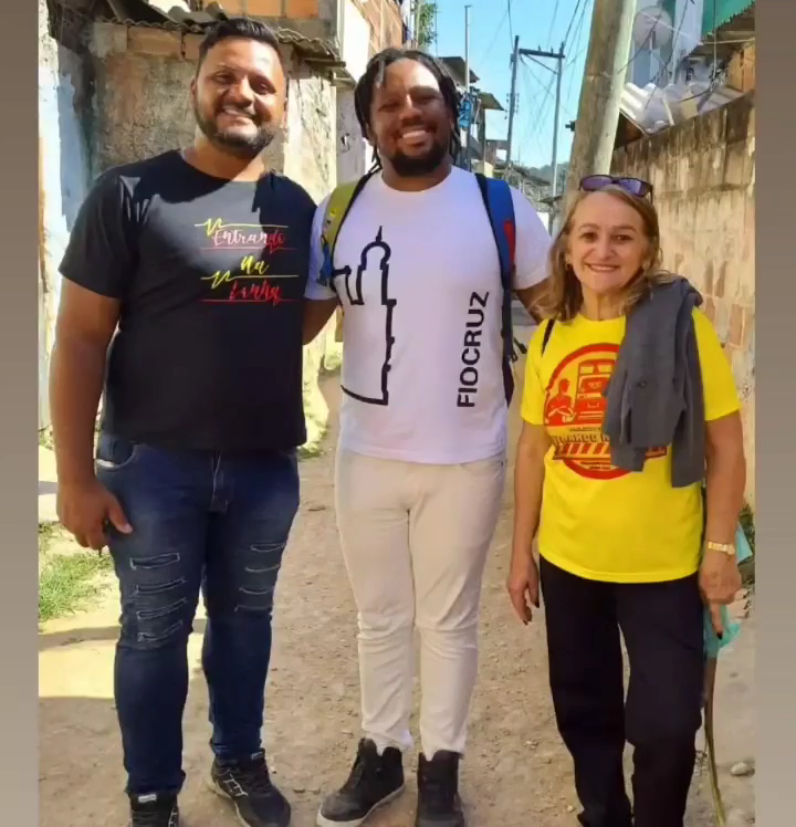 PProsel's tweet photo. Hoje recebemos a visita da @fiocruz_en na pessoa do coord. executivo do Plano Fiocruz de Enfrentamento à COVID19 nas Favelas, @Richarlls e da Maira, representando o gabinete da deputada @renatasouzario autora da Lei 8972/20 q destina recursos do fundo especial da ALERJ à FIOCRUZ https://t.co/5fsOYwx0lY