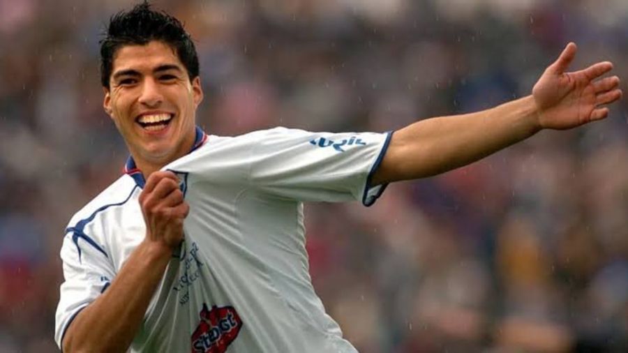 RodrigoRomano76's tweet image. ESTA OK ✅

CONMEBOL autorizó que Luis Suárez pueda portar la 9 en Copa Sudamericana. 

Emmanuel Gigliotti pasará a tener la número 8, el que sale de la lista es Axel Pérez. 

El otro que ingresa a la nómina es Francisco Ginella con la 17, en lugar de Matias Zunino.