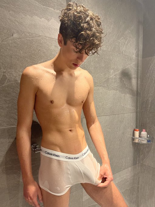 Am i your type ??
.
https://t.co/Br39SCRf2E
.
.
.
#gay #love #happy #funny #shower #boy https://t.co