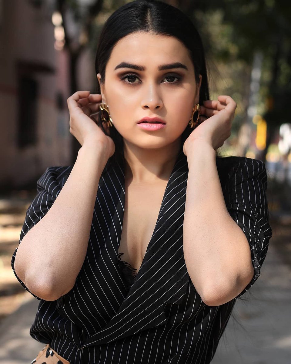 #AnushkaKaushik 🤩