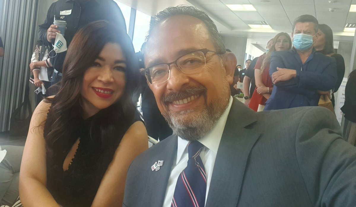 Siempre es un gusto coincidir con el Cónsul <a href="/carlos_glezgtez/">Carlos González Gutiérrez</a>, hoy en la presentación de Itijuana