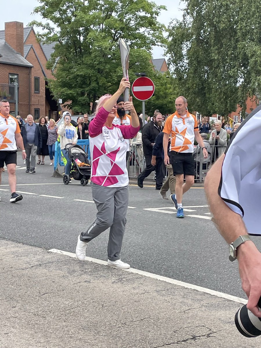StPeters_SC's tweet photo. Great to see the people of Maney cheering the Queen’s Baton Relay as it was carried through the parish #CommonWealthGames #QueensBatonRelay https://t.co/gnHFJ9ZzxY
