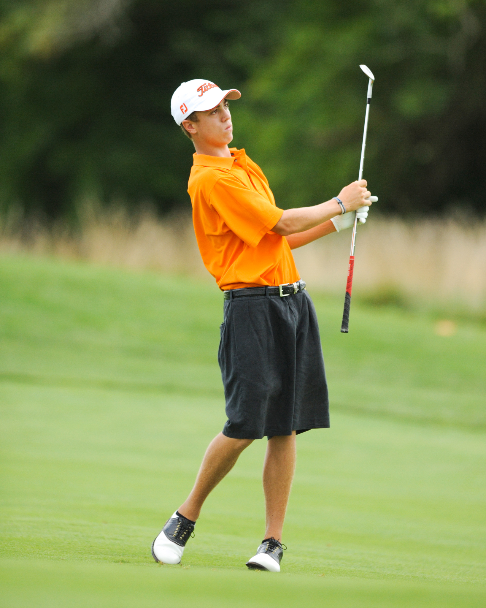Justin Thomas on X Where do I even start with this drip is it the FJ classic shoes The orange in the hat matching my shirt The size 21 waist parachute shorts