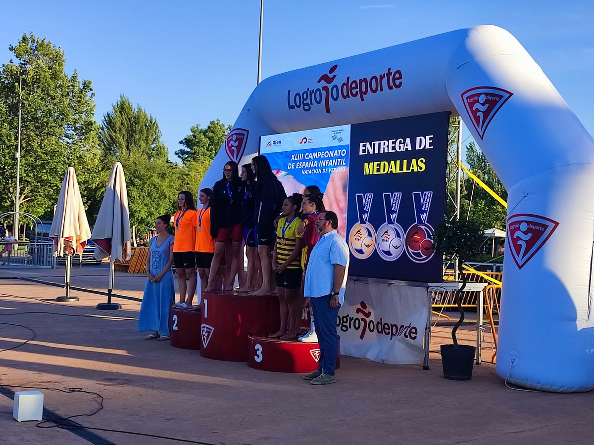 GSDcdeportivo's tweet photo. CTO. ESPAÑA INFANTIL VERANO: ¡Relevazo de 4x200 Libre femenino, donde nuestras súper chicas LAURA RECUERO DÍAZ, LAURA GONZÁLEZ SARMIENTO, LUCÍA TEJERO DOMÍNGUEZ y SARA COSTA DE VICENTE se han proclamado SUBCAMPEONAS de España! ¡Enhorabuena chicas! ¡Qué grandes sois! https://t.co/pL6XeDN43N