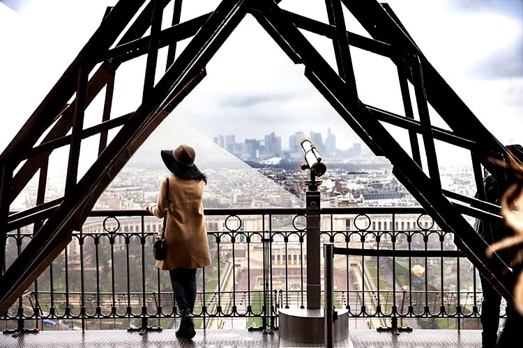 📌Enjoy the stunning vistas from the 2nd floor of the #EiffelTower that are unforgettable. With these tickets, you get an experience that lets you jump the queues and head straight to the 2nd level.

👉ow.ly/N5j050K5fFk