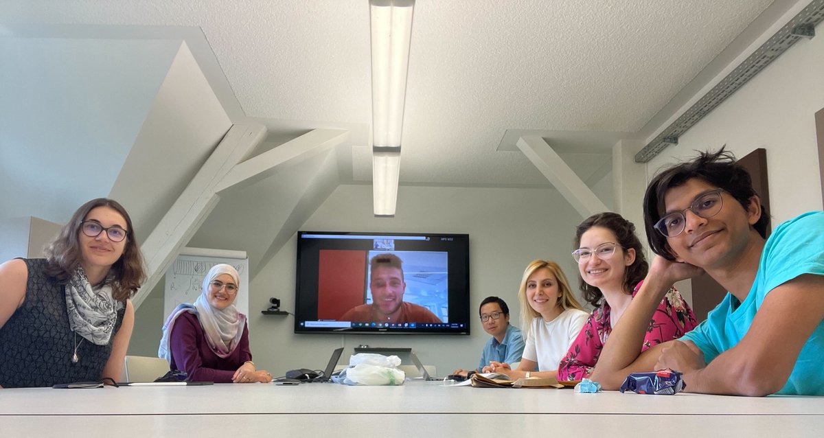 SmartEnergyMat's tweet photo. An engaging afternoon @SmartEnergyMat (including🍬 from 🇷🇴🙏@GainaPatricia) before @ParnianFerdowsi departs for a new chapter at #EPFL - you will be missed @MerkleInstitute @AMI_Physics! We hope to remain in contact and wish you once more a successful continuation of your plans👋 https://t.co/Kva53BY4NY