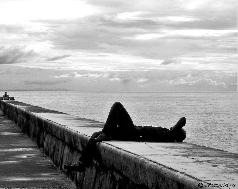 BibloSire's tweet photo. "El más terrible de todos los sentimientos es el sentimiento de tener la esperanza muerta" Federico García Lorca #FraseTop https://t.co/6mf10HlG6B